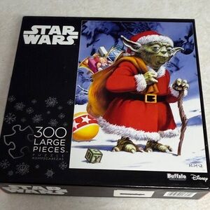 Star Wars Yoda in Red Santa Suit Puzzle. Contains poster. 300 large pieces.